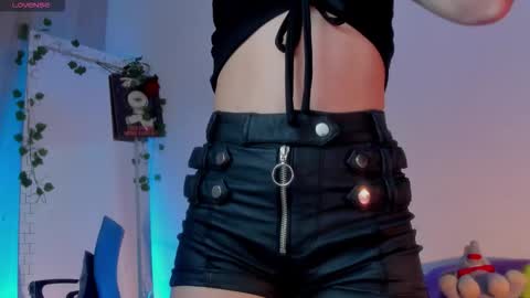 Snapshot of kimmcarter chatting on 11.30.25 Kimm online show from 11.30.25