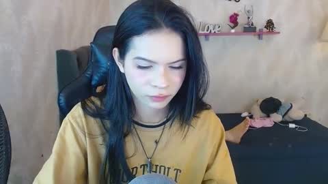 kimsy_ online show from 10.10.25