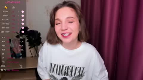 Snapshot of kindhazelhere_ chatting on 01.27.25 Hazel online show from 01.27.25