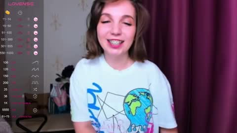 Snapshot of kindhazelhere_ chatting on 03.11.25 Hazel online show from 03.11.25