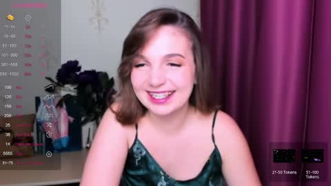 Snapshot of kindhazelhere_ chatting on 03.12.25 Hazel online show from 03.12.25