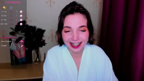 Snapshot of kindhazelhere_ chatting on 09.27.25 Hazel online show from 09.27.25