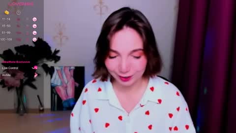 Snapshot of kindhazelhere_ chatting on 10.10.25 Hazel online show from 10.10.25