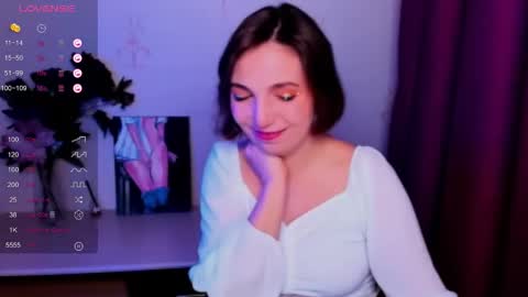 Snapshot of kindhazelhere_ chatting on 10.11.25 Hazel online show from 10.11.25