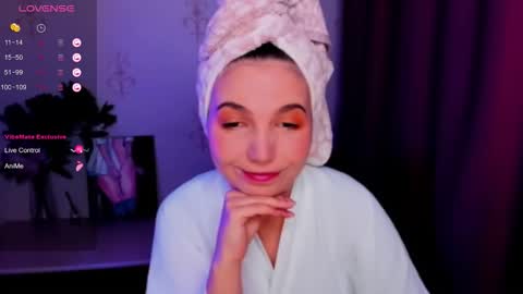 Snapshot of kindhazelhere_ chatting on 10.29.25 Hazel online show from 10.29.25