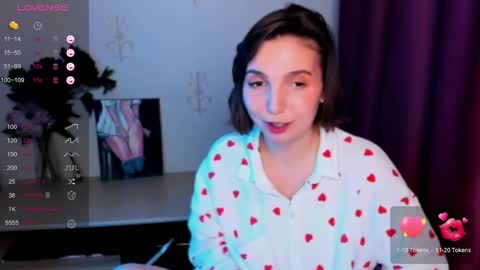 Snapshot of kindhazelhere_ chatting on 10.30.25 Hazel online show from 10.30.25