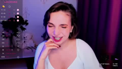 Snapshot of kindhazelhere_ chatting on 11.11.25 Hazel online show from 11.11.25