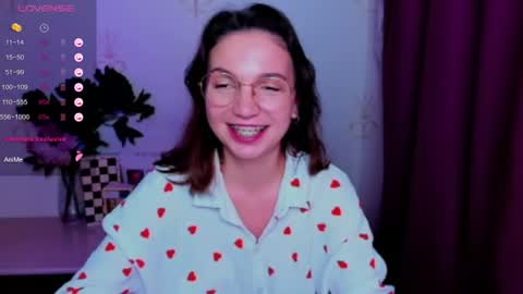 Snapshot of kindhazelhere_ chatting on 07.12.26 Hazel online show from 07.12.26
