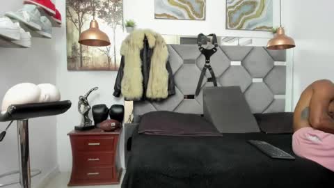 Snapshot of king_fitt_ chatting on 01.30.25 HOT MEN BLACK online show from 01.30.25