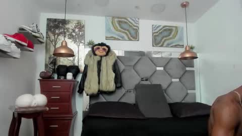 Snapshot of king_fitt_ chatting on 11.13.25 HOT MEN BLACK online show from 11.13.25