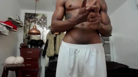 Snapshot of king_fitt_ chatting on 11.14.25 HOT MEN BLACK online show from 11.14.25