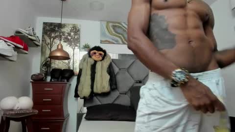 Snapshot of king_fitt_ chatting on 11.29.25 HOT MEN BLACK online show from 11.29.25