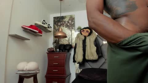 Snapshot of king_fitt_ chatting on 02.22.26 HOT MEN BLACK online show from 02.22.26