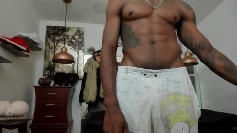 Snapshot of king_fitt_ chatting on 03.18.26 HOT MEN BLACK online show from 03.18.26