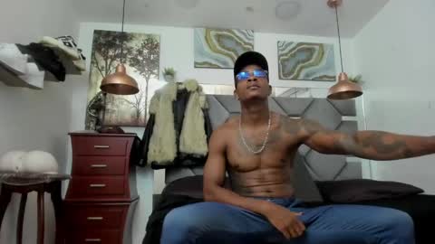 Snapshot of king_fitt_ chatting on 06.07.26 HOT MEN BLACK online show from 06.07.26