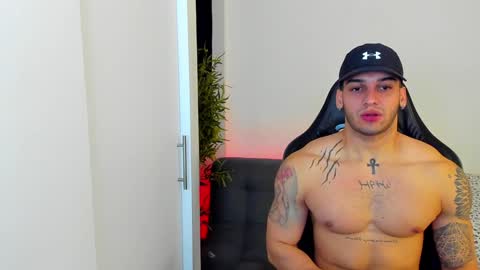 Snapshot of king_of_kings__ chatting on 12.13.24 king_of_kings__ online show from 12.13.24