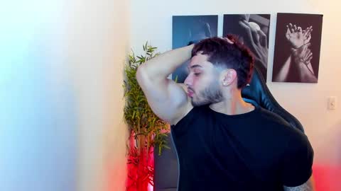 Snapshot of king_of_kings__ chatting on 01.01.25 king_of_kings__ online show from 01.01.25