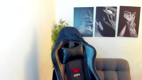 Snapshot of king_of_kings__ chatting on 02.01.25 king_of_kings__ online show from 02.01.25