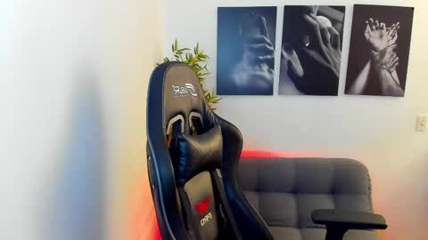 Snapshot of king_of_kings__ chatting on 02.19.25 king_of_kings__ online show from 02.19.25