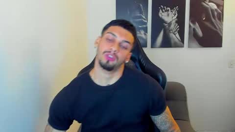 Snapshot of king_of_kings__ chatting on 10.03.25 king_of_kings__ online show from 10.03.25