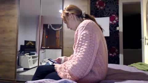 Snapshot of kingandprincess chatting on 12.15.24 sexysexyhotwetpinkredpussy online show from 12.15.24