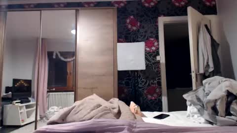 Snapshot of kingandprincess chatting on 12.22.24 sexysexyhotwetpinkredpussy online show from 12.22.24