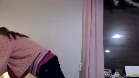 Snapshot of kingandprincess chatting on 01.05.25 sexysexyhotwetpinkredpussy online show from 01.05.25