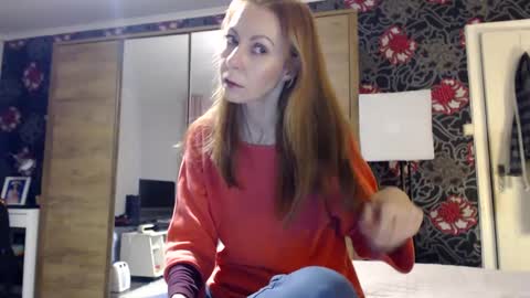 Snapshot of kingandprincess chatting on 01.19.25 sexysexyhotwetpinkredpussy online show from 01.19.25