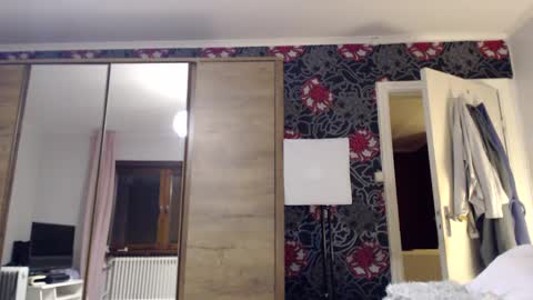 Snapshot of kingandprincess chatting on 02.16.25 sexysexyhotwetpinkredpussy online show from 02.16.25