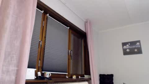 Snapshot of kingandprincess chatting on 09.25.25 sexysexyhotwetpinkredpussy online show from 09.25.25