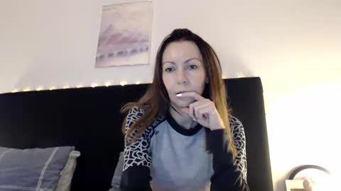 Snapshot of kingandprincess chatting on 11.12.25 sexysexyhotwetpinkredpussy online show from 11.12.25