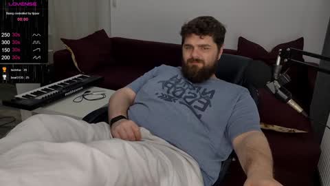 Snapshot of kingmarti chatting on 02.02.25 Marti online show from 02.02.25