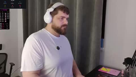 Snapshot of kingmarti chatting on 12.15.25 Marti online show from 12.15.25