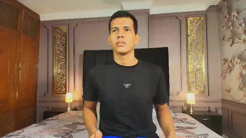 Snapshot of kingstark_ chatting on 12.23.25 sebastian online show from 12.23.25