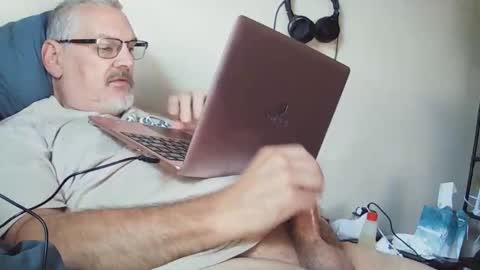 Snapshot of kingtongue10 chatting on 09.28.25 kingtongue10 online show from 09.28.25