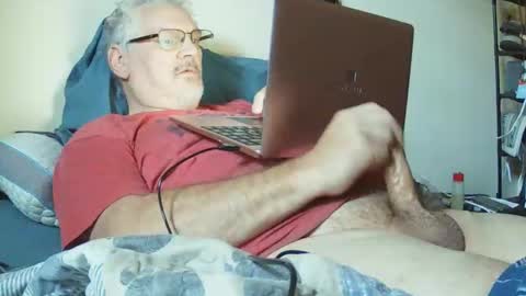 Snapshot of kingtongue10 chatting on 11.04.25 kingtongue10 online show from 11.04.25