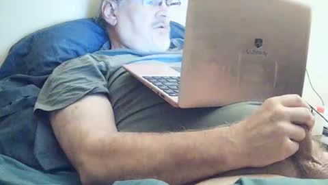 Snapshot of kingtongue10 chatting on 11.14.25 kingtongue10 online show from 11.14.25