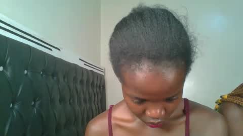 Snapshot of kinky_aria chatting on 09.10.25 kinky_aria online show from 09.10.25