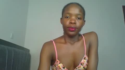 Snapshot of kinky_aria chatting on 10.13.25 kinky_aria online show from 10.13.25