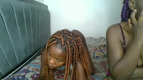 Snapshot of kinky_aria chatting on 11.10.25 kinky_aria online show from 11.10.25