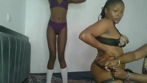 Snapshot of kinky_aria chatting on 11.14.25 kinky_aria online show from 11.14.25