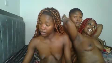 Snapshot of kinky_aria chatting on 11.17.25 kinky_aria online show from 11.17.25