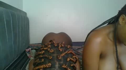 Snapshot of kinky_aria chatting on 11.18.25 kinky_aria online show from 11.18.25