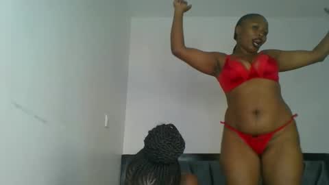 Snapshot of kinky_aria chatting on 11.25.25 kinky_aria online show from 11.25.25