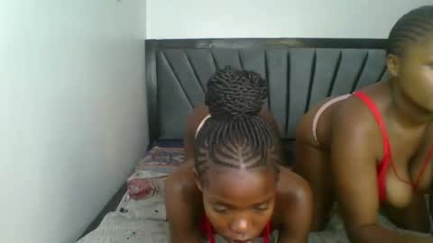 Snapshot of kinky_aria chatting on 11.26.25 kinky_aria online show from 11.26.25