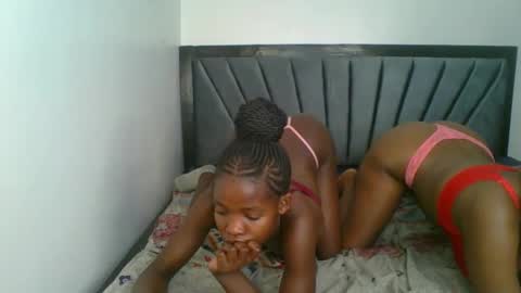 Snapshot of kinky_aria chatting on 11.26.25 kinky_aria online show from 11.26.25