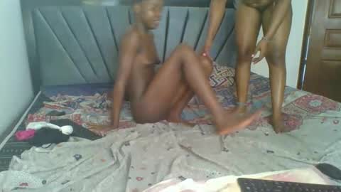 Snapshot of kinky_aria chatting on 11.28.25 kinky_aria online show from 11.28.25