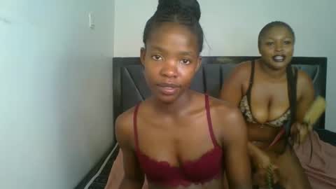 Snapshot of kinky_aria chatting on 12.02.25 kinky_aria online show from 12.02.25