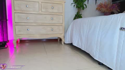 Snapshot of kinky_karo chatting on 01.17.25    online show from 01.17.25