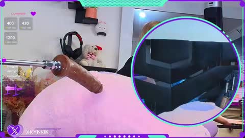 Snapshot of kinky_karo chatting on 02.10.25    online show from 02.10.25